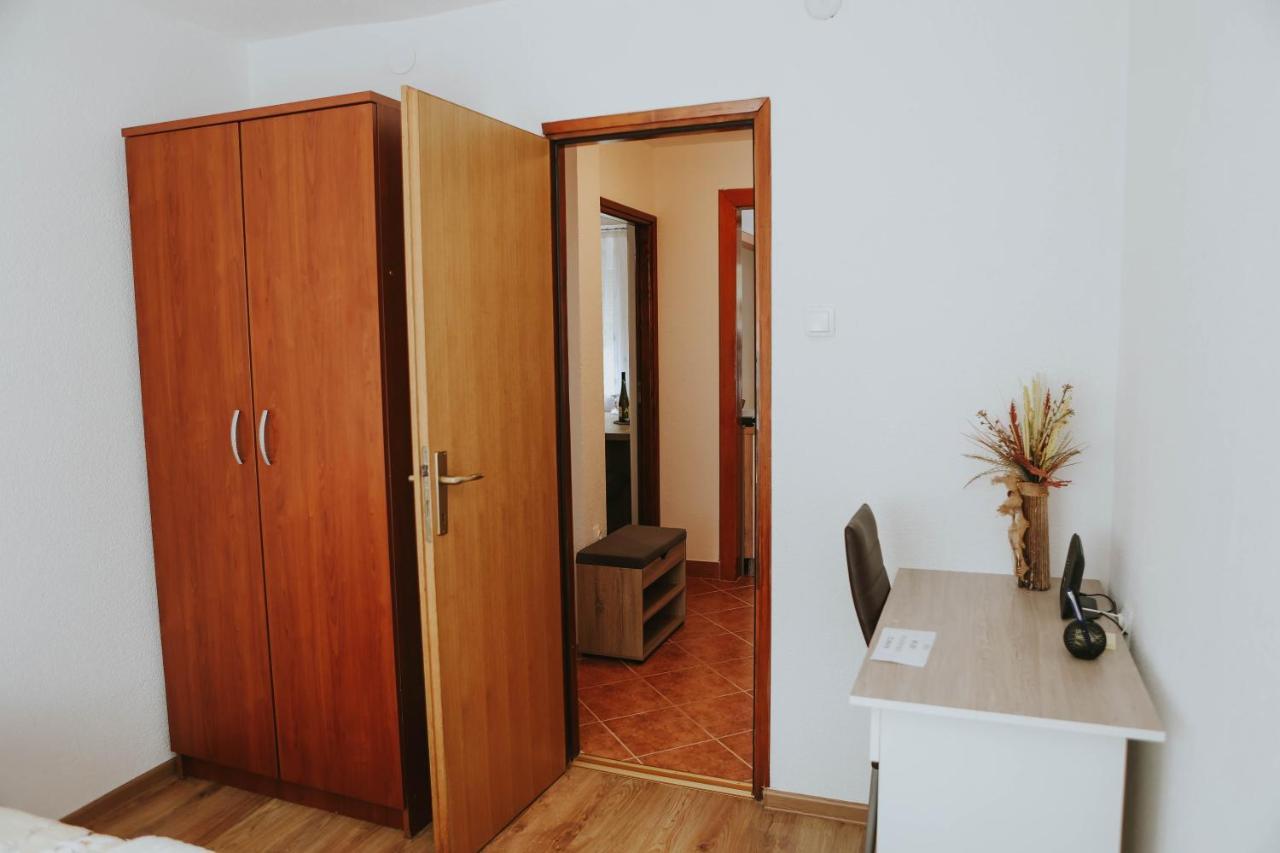 I&T Apartman Госпич Экстерьер фото